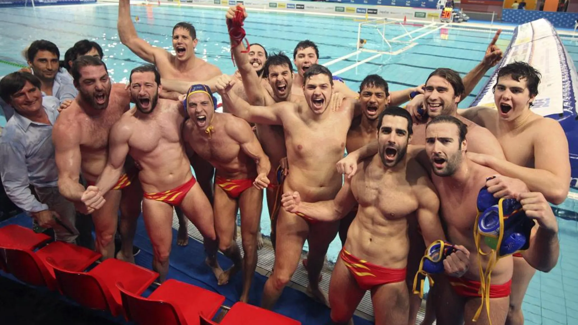 La selección española de waterpolo derrota a Canadá por 7-8