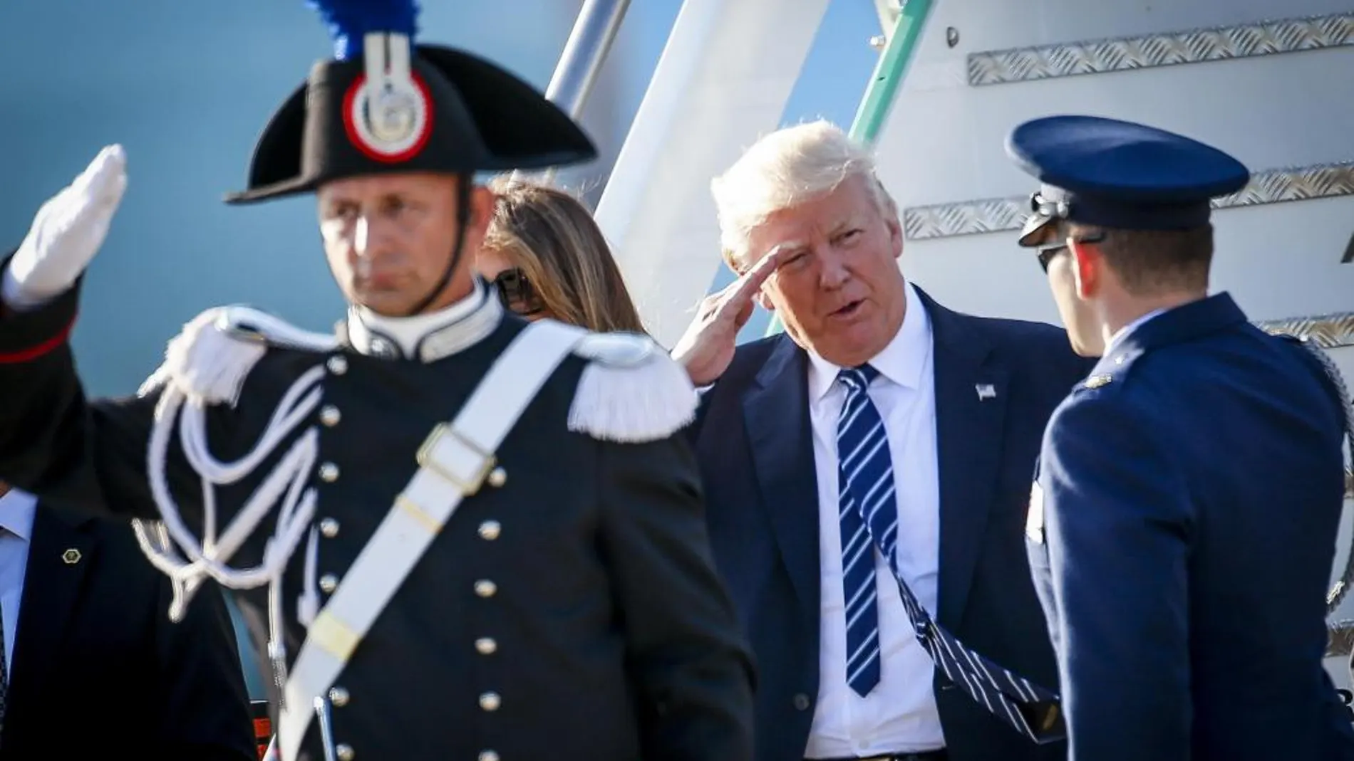 Donald Trump a su llegada al aeropuerto Fiumicino, de Roma