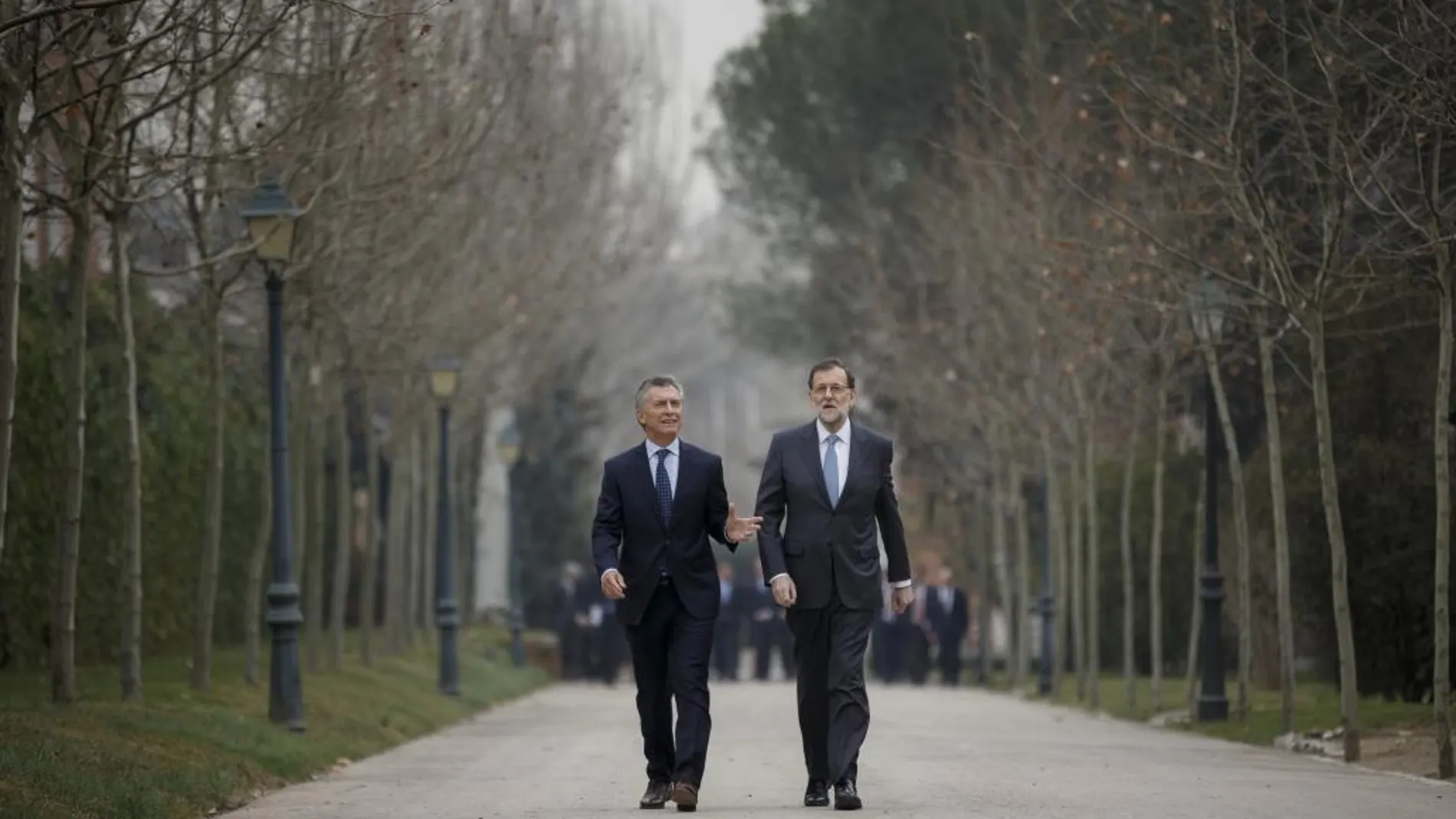 Mariano Rajoy y Mauricio, en los jardines de La Moncloa