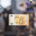 Vista general del nuevo billete de 50 euros presentado en la sede del BCE en Fráncfort