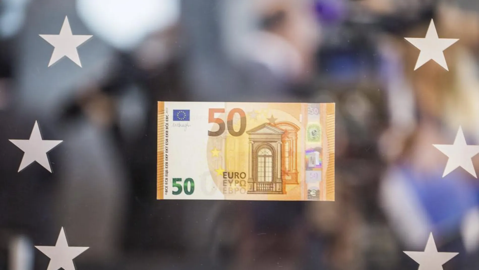 Vista general del nuevo billete de 50 euros presentado en la sede del BCE en Fráncfort