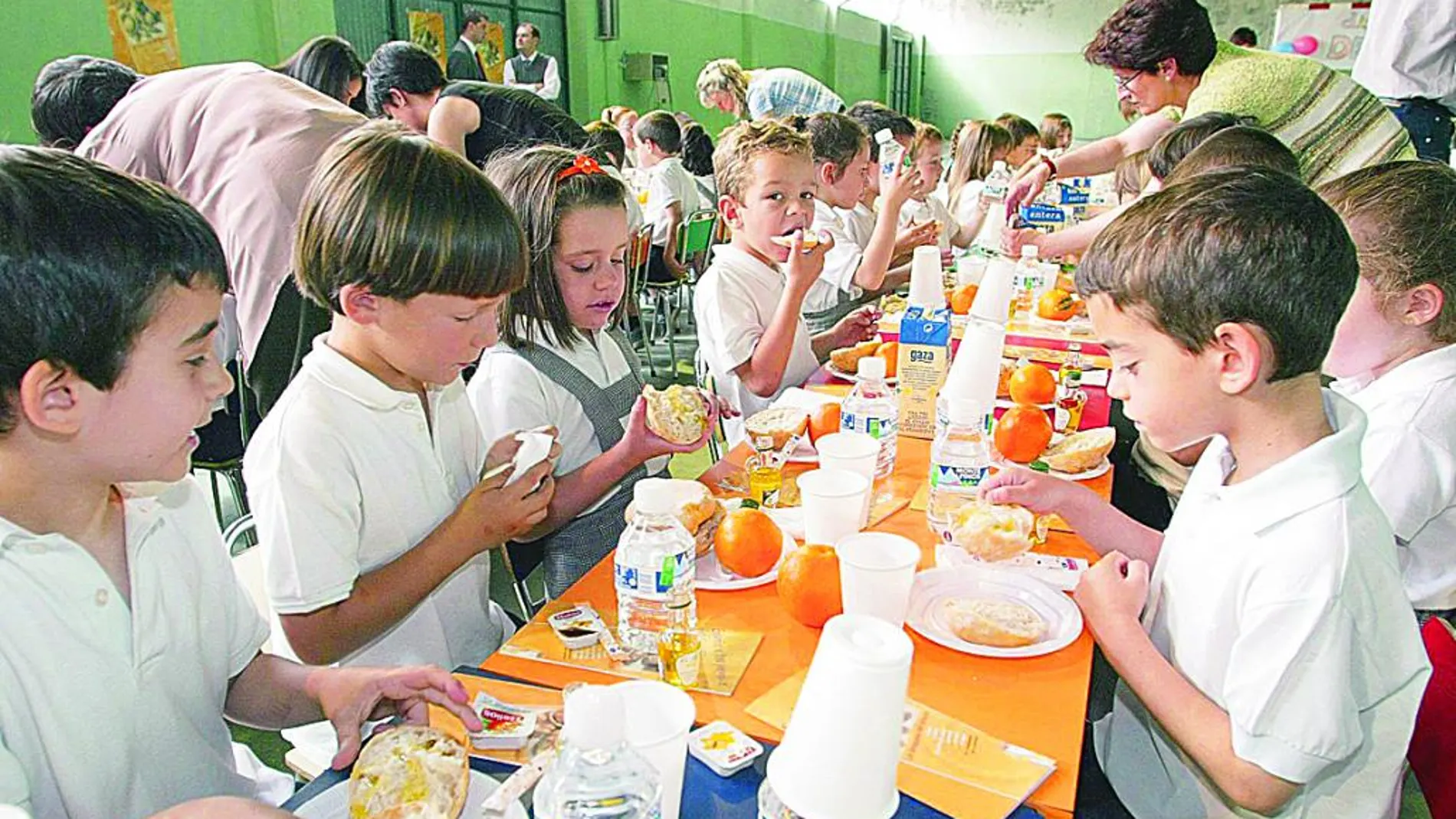Comida en uno de los comedores escolares abierto durante el curso en la Comunidad