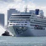 El «Adonia» sale del Puerto de Miami