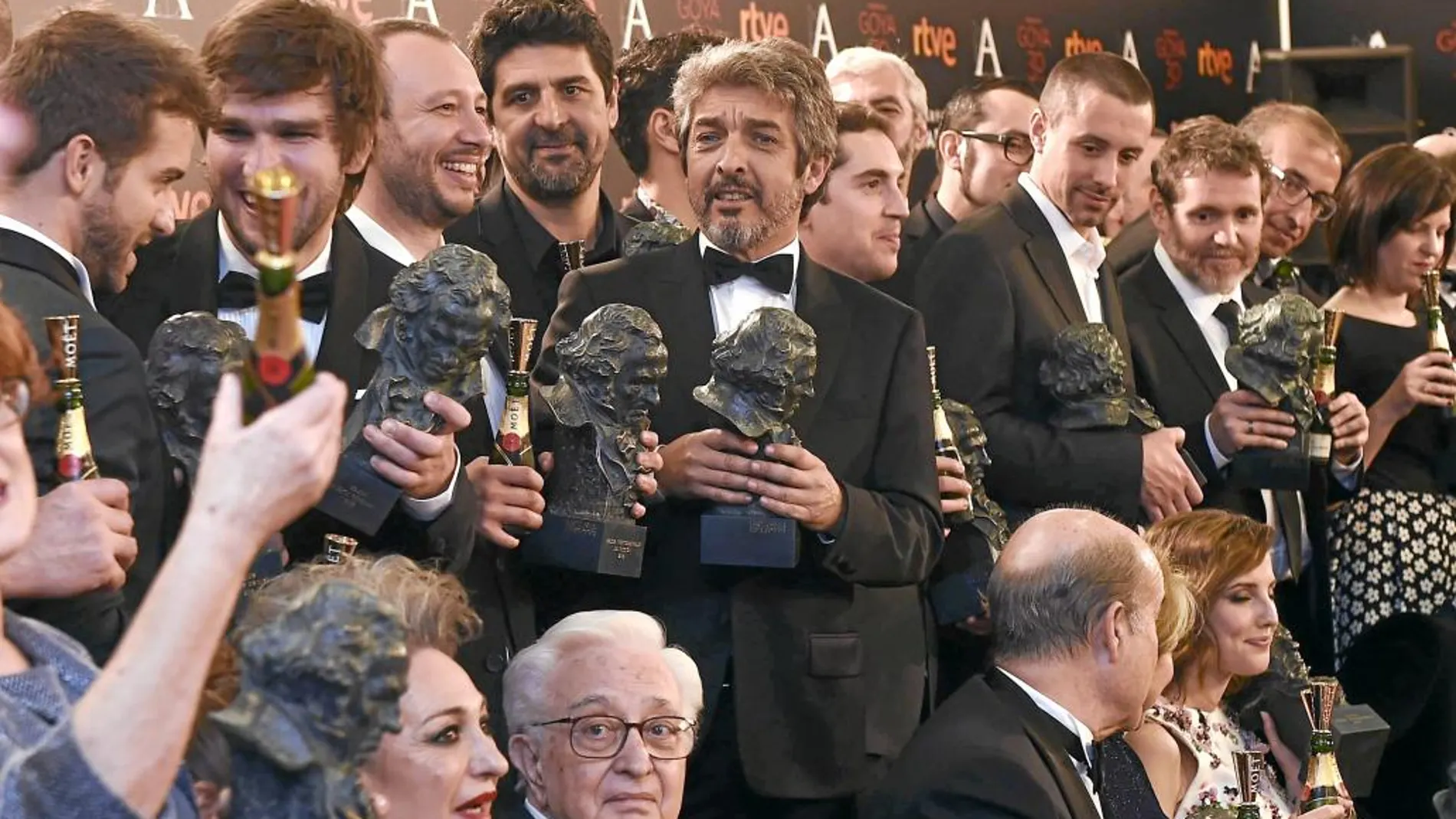 Retrato de familia. Con los premios de Mejor Película, Director, Actor, Secundario y Guión, el filme de Gay, Cámara y Darín reinó en la 30ª edición de los Goya