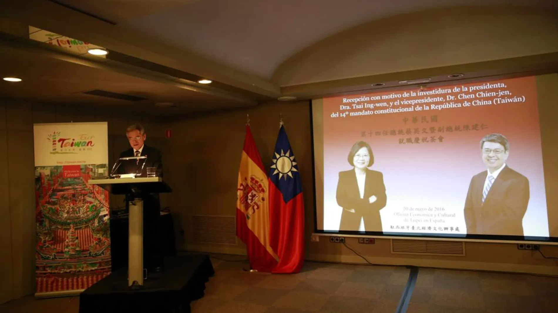 Instante de su intervención del embajador de Taiwán en España, Simón Shen Yeaw Ko.