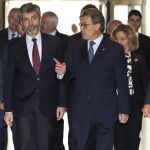El presidente de la Generalitat, Artur Mas (i), junto al presidente del Tribunal Supremo, Carlos Lesmes (d), a su llegada al acto de inauguración de la 58 reunión anual de la Unión Internacional de Magistrados