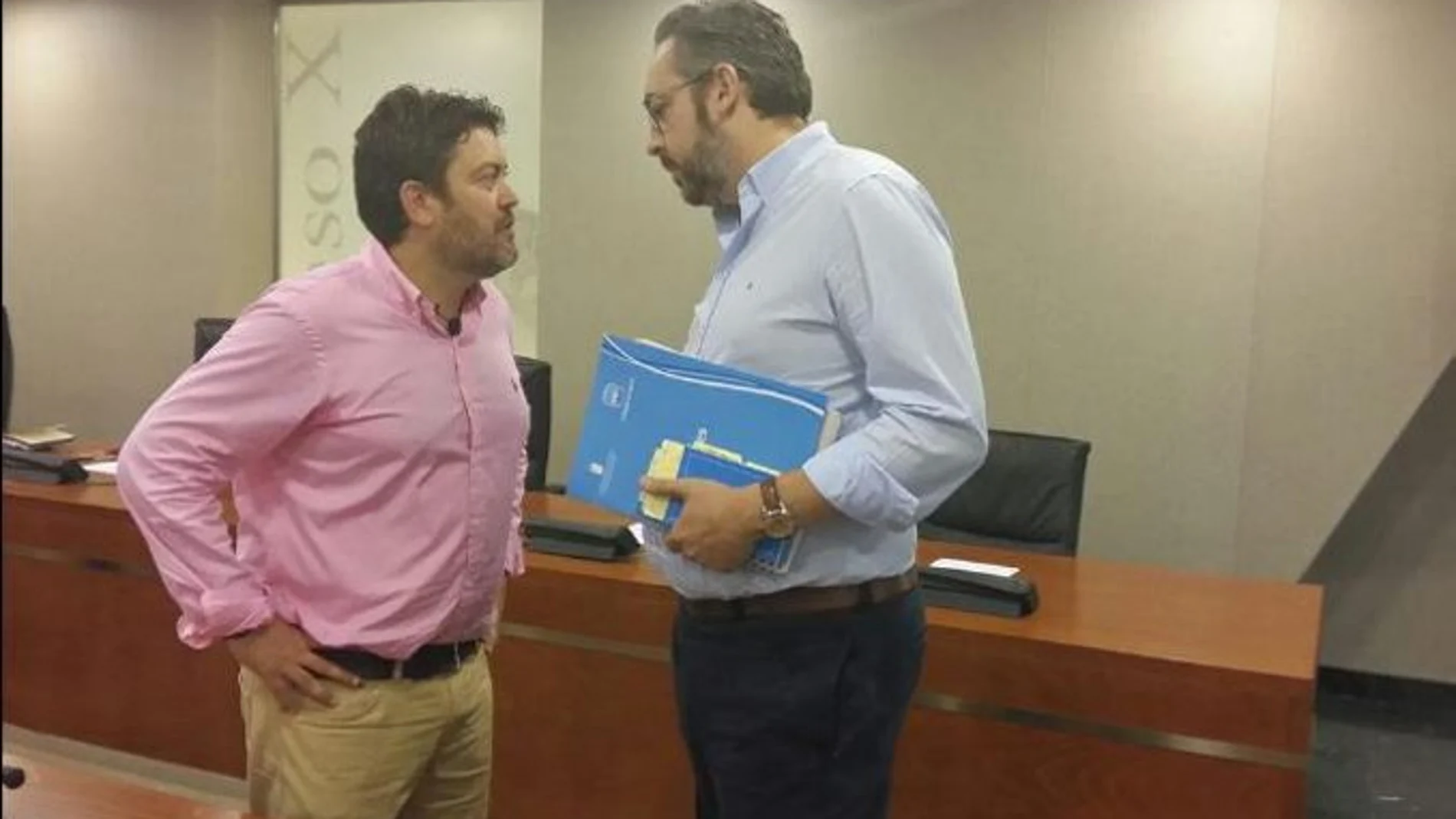 Losportavoces de Ciudadanos, Miguel Sánchez, y del Partido Popular, Víctor Manuel Martínez