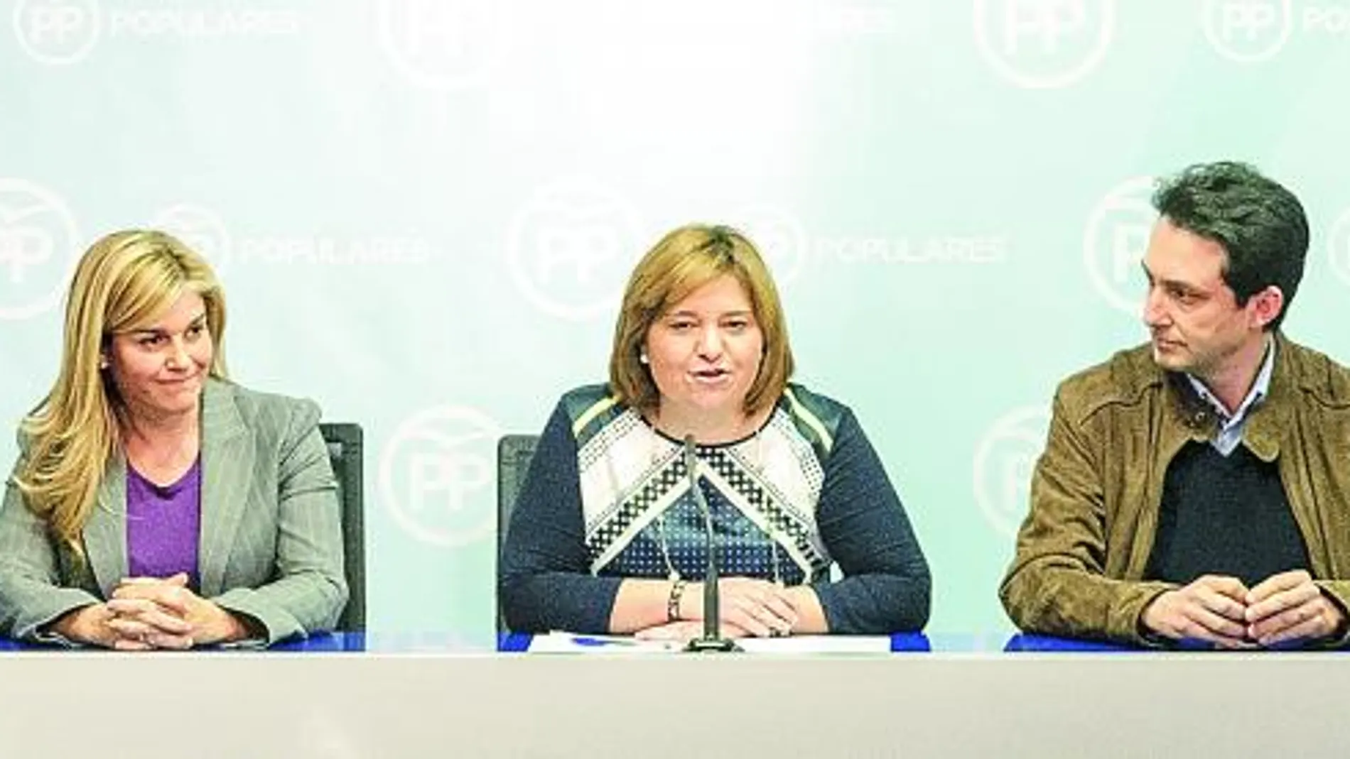 Císcar, presidente de Alicante; Ortiz, secretaria general; Bonig, presidenta del PPCV; Betoret, presidente de Valencia; Moliner, presidente de Castellón