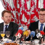 El presidente de la FELE, Javier Cepedano, junto al secretario general adjunto, Enrique Suárez