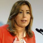 La presidenta de la Junta, Susana Díaz, podría simultanear su cargo al frente del Gobierno andaluz con el de líder del PSOE, en caso de ganar las primarias, pero tendría que renunciar a dirigir la federación socialista de Andalucía, al tratarse de un cargo orgánico