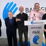 Matteo Zuppi, Harold Good, Mixel Berrokohrigan, Michel Tubiana y Araiz Funesas de «artesanos de la paz»