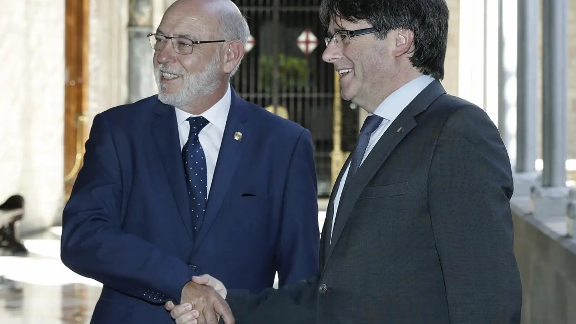 El presidente de la Generalitat, Carles Puigdemont, recibe al nuevo fiscal general del Estado, José Manuel Maza
