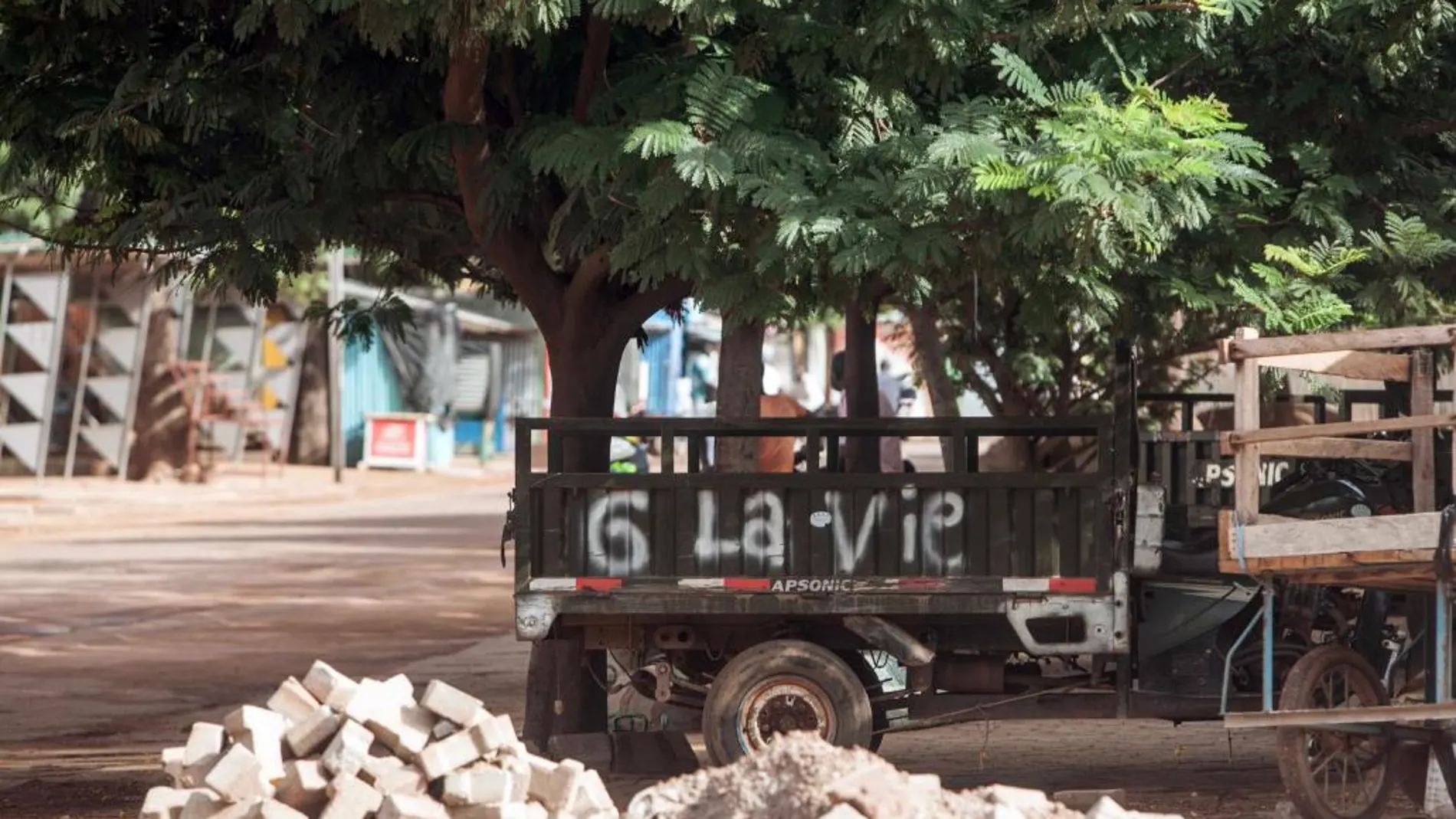 Un camión militar en las calles de Ouagadougo (Burkina Faso)