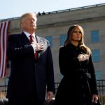 Donald Trump y Melania durante la ceremonia en recuerdo de las víctimas del 11-S
