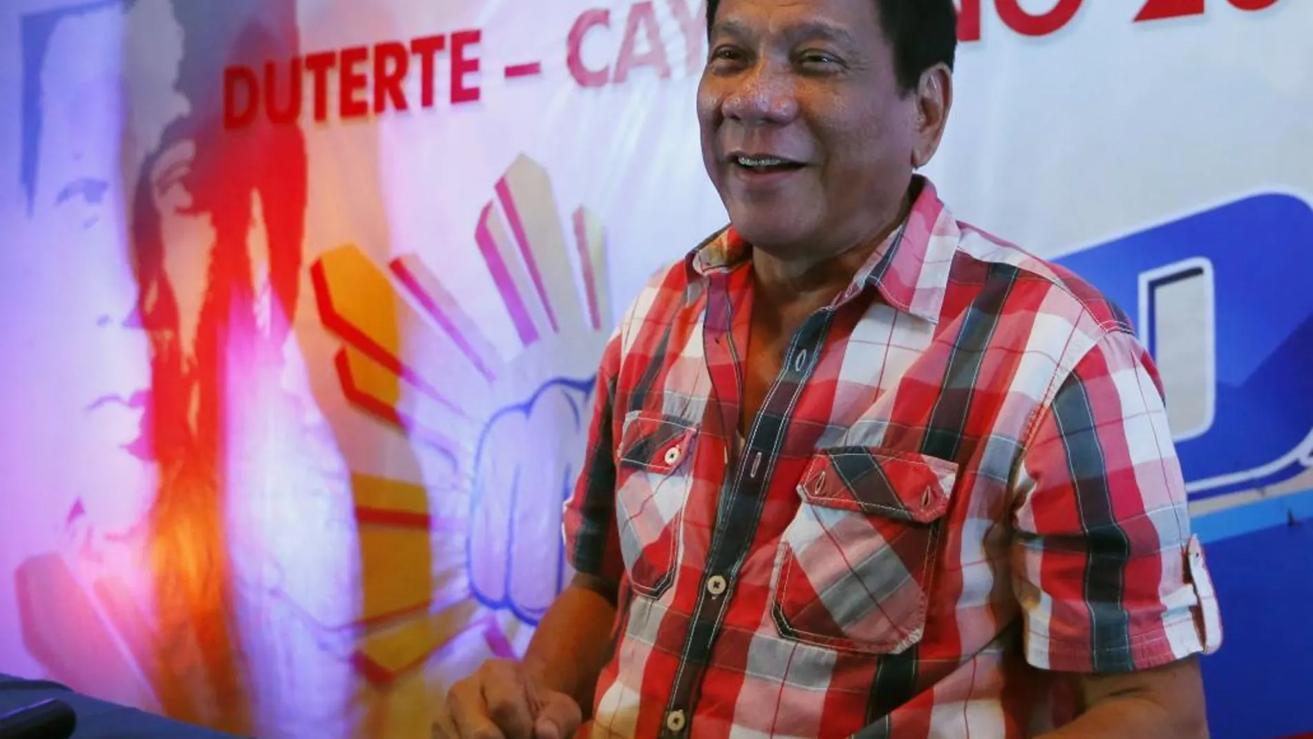 Rodrigo Duterte, tras ejercer su derecho al voto en Davao
