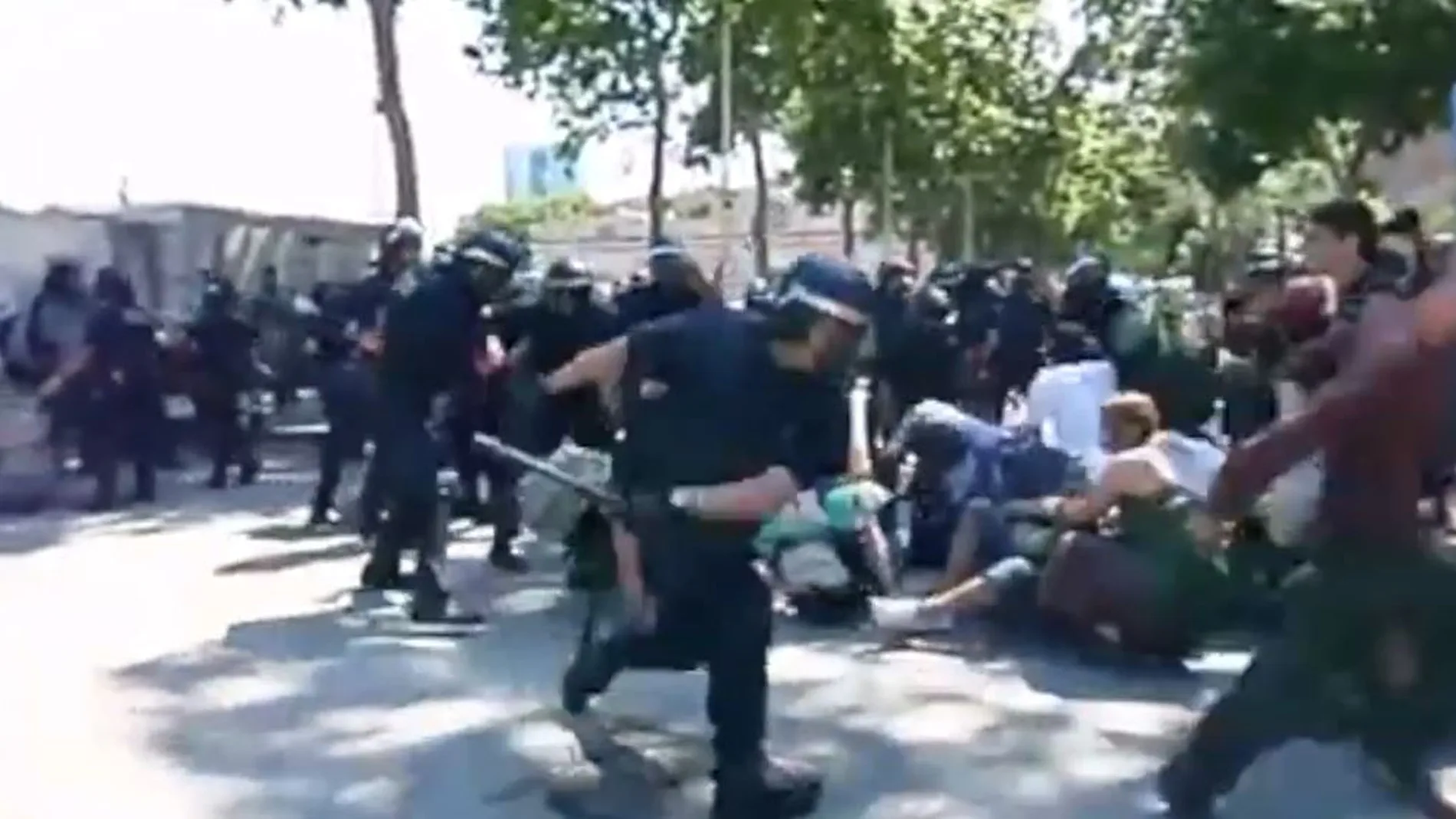 Pantallazo del vídeo de los Mossos que han movido por las redes