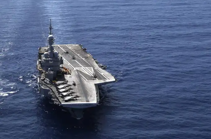 Francia pone su portaaviones por primera vez bajo el mando de la OTAN 