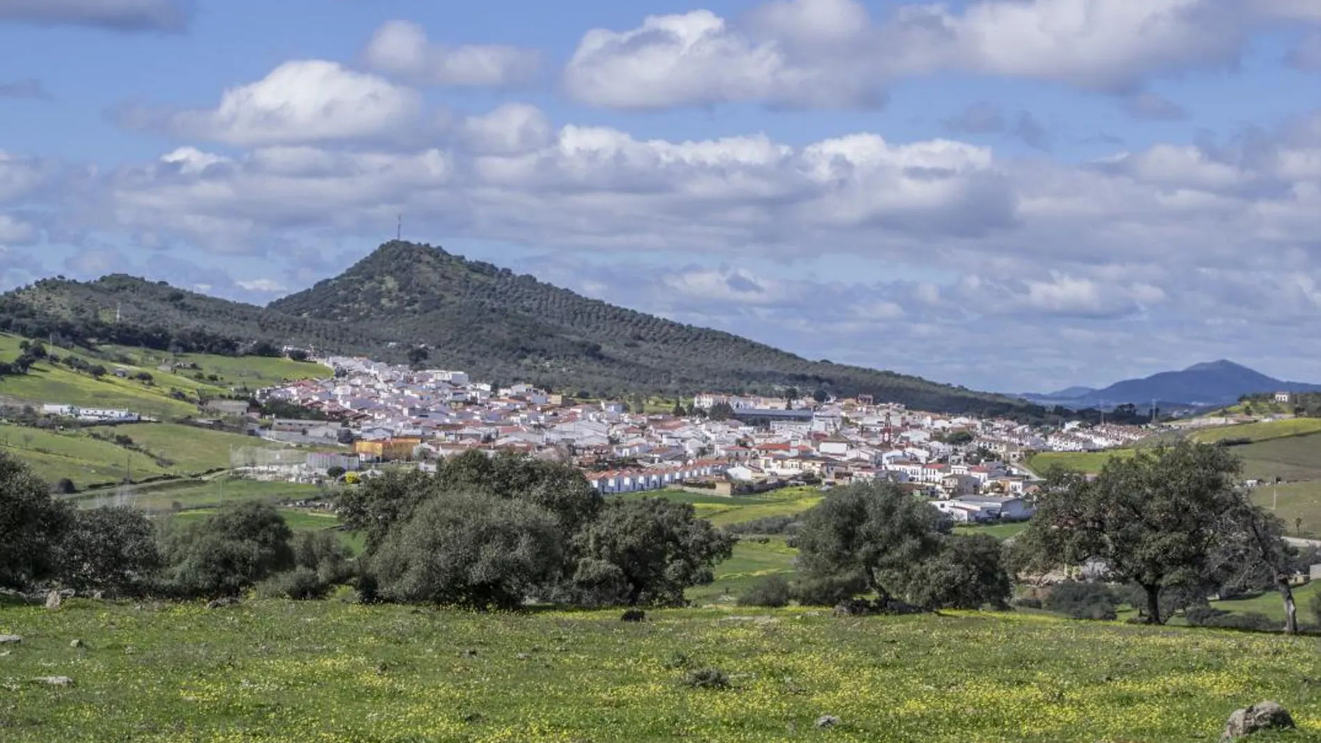 Almadén de la Plata, que está enclavada en la Sierra Morena de Sevilla, es uno de los destinos en los que se puede disfrutar del turismo rural en la provincia