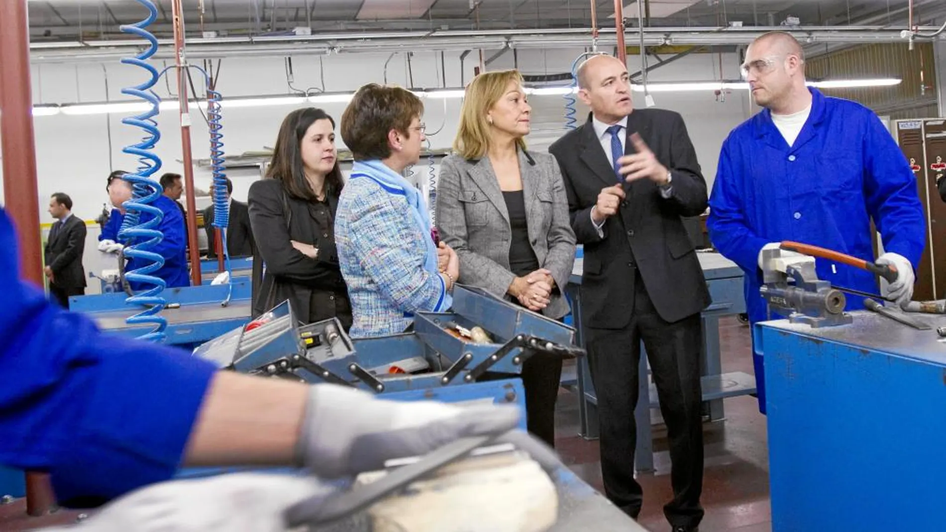 La consejera de Empleo, Cultura y Turismo, Ana Isabel Mariño, durante una visita a un centro de formación profesional