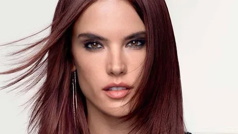 Alessandra Ambrosio se pasa al caoba