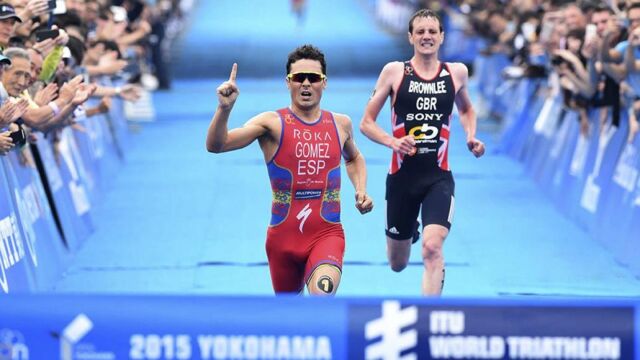 El español Javier Gómez Noya, tras adjudicarse el triatlón de Yokohama el pasado mes de mayo.