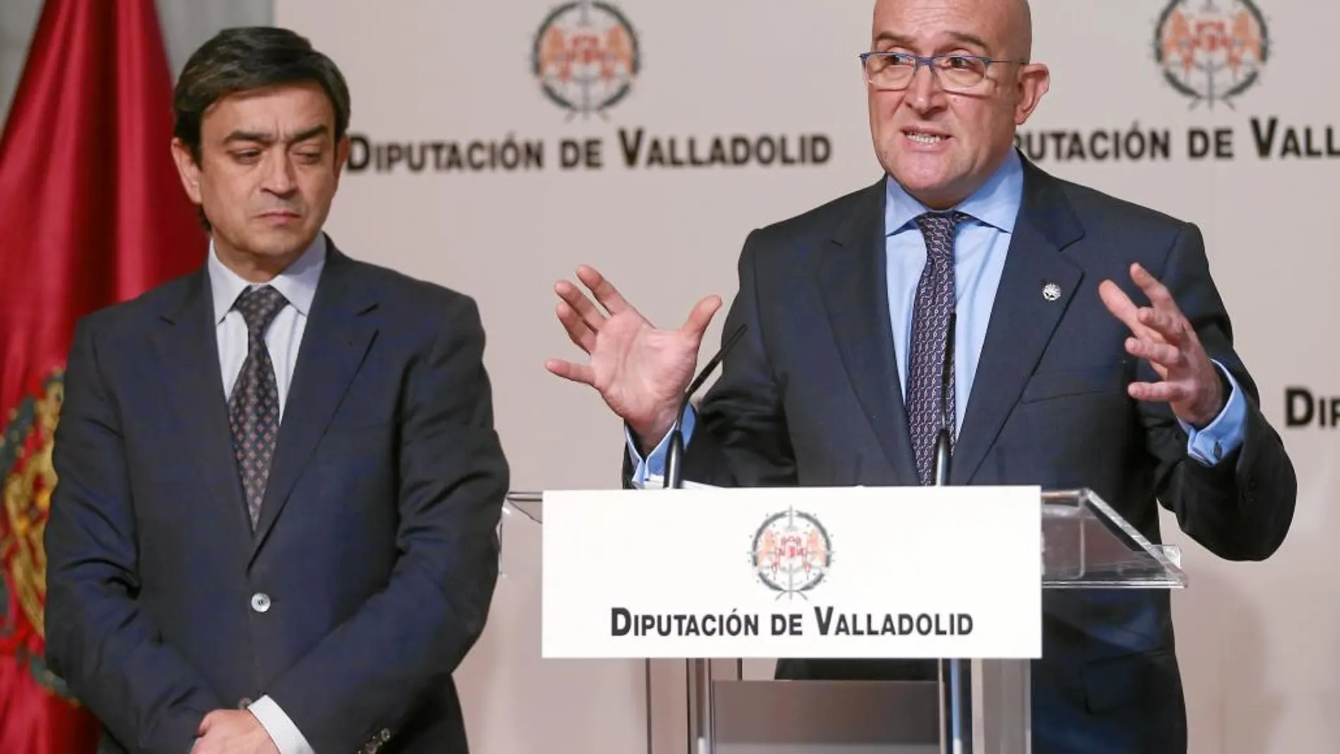 El presidente de la Diputación de Valladolid, Jesús Julio Carnero, presenta los presupuestos, junto a Agapito Hernández