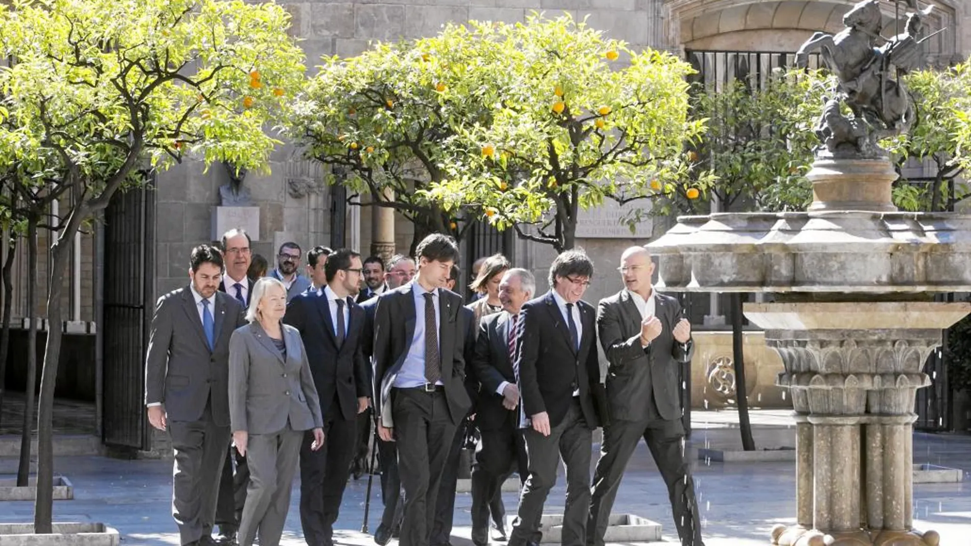 Puigdemont reunió ayer a los «embajadores» de la Generalitat en el exterior para llevar a cabo una jornada destinada a definir las líneas estratégicas de su acción diplomática