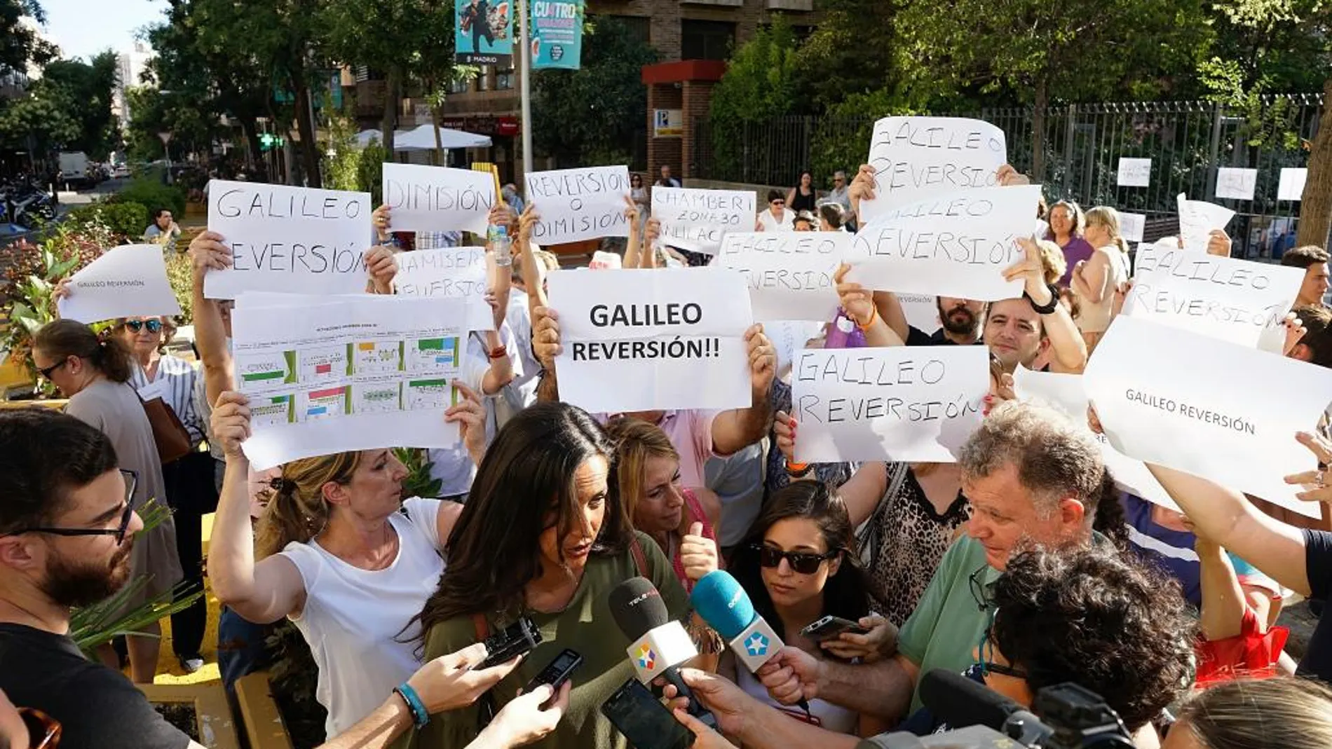 Concentración vecinal el pasado mes de agosto contra la peatonalización de la calle Galileo