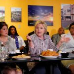 Hillary Clinton durante un encuentro en un restaurante en Vallejo, California, EEUU