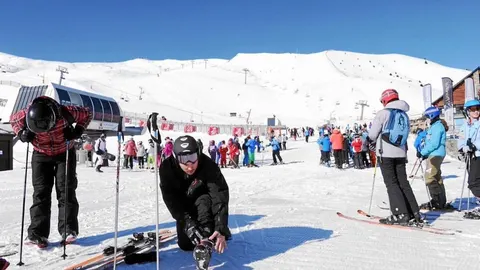 La temporada de esquí empezó con buen pie, debido a la cantidad de nieve, y acabará también bien