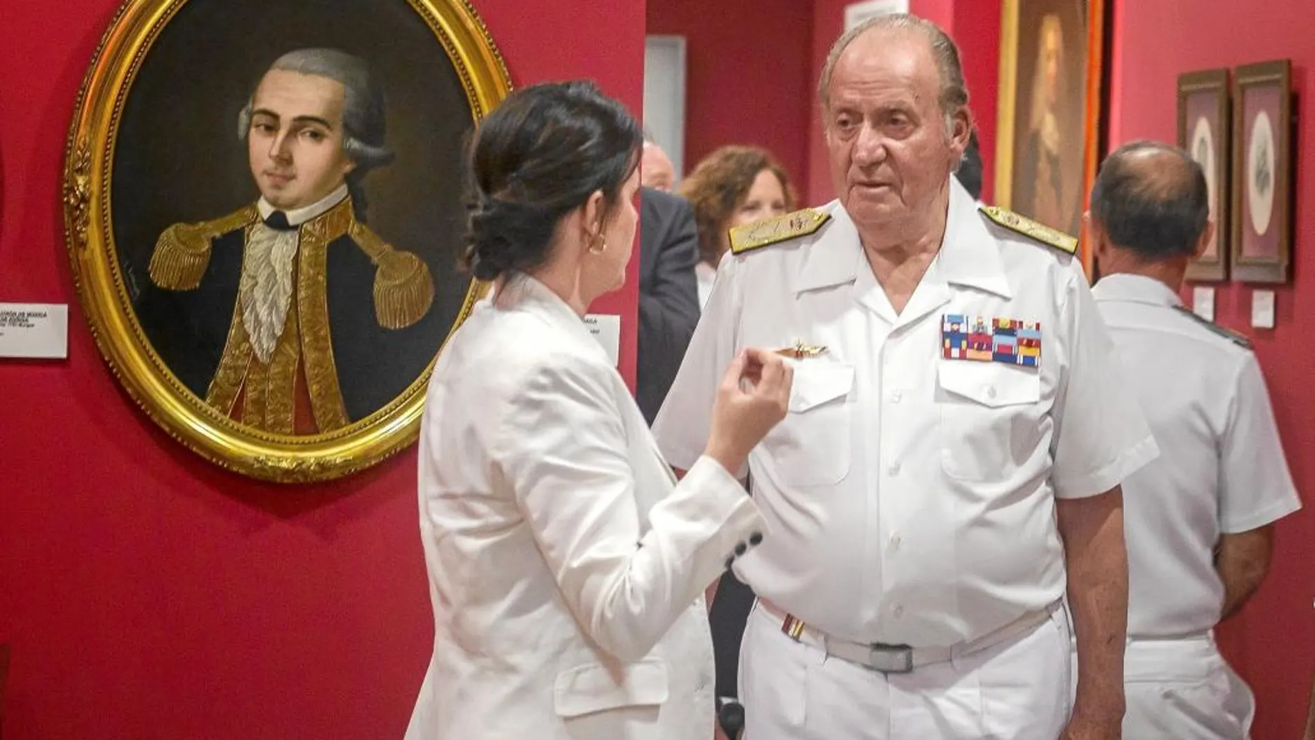 En el museo naval de San Fernando. Presidió la reunión de la Junta del real Patronato, coincidiendo con el segundo año de su abdicación