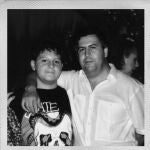 Juan Pablo Escobar, junto a su padre, Pablo Escobar