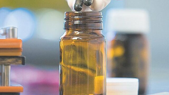 La industria impulsa la formación y la investigación médica con 496 millones