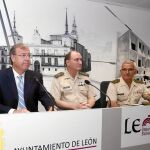 Antonio Silván junto a Luis Miguel Martínez Meijide, informan sobre la Jura de Bandera que tendrá lugar el 19 de septiembre en León