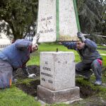 Tras retirarlo sin los respectivos permisos, los técnicos recolocaron el monolito al Alférez Provisional de Retiro