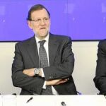 Pablo Casado, María Dolores de Cospedal, Mariano Rajoy, Fernando Martínez Maíllo y Javier Arenas, ayer, durante la reunión de la Junta Directiva Nacional del PP