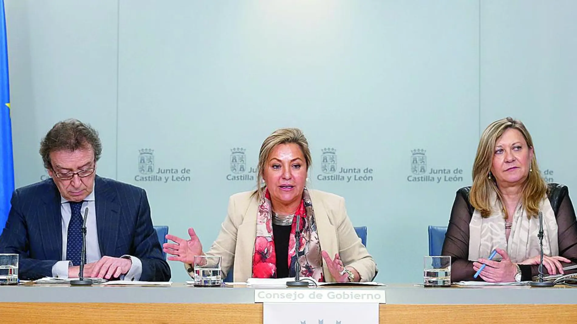 La vicepresidenta Rosa Valdeón y los consejeros José Antonio de Santiago-Juárez y Pilar del Olmo, explican los acuerdos del Consejo de Gobierno