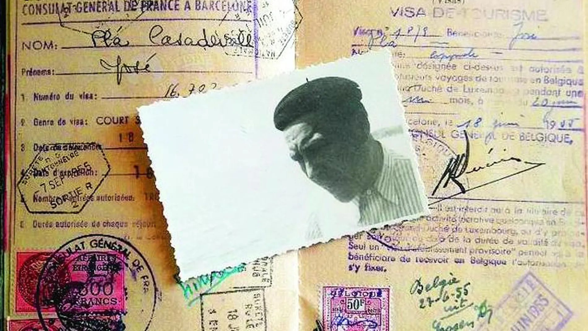 El pasaporte de 1955 se vende ahora en un portal de internet por 1.620 euros. El documento fue guardado por Josep Quintà y posteriormente vendido por su hijo Alfons.