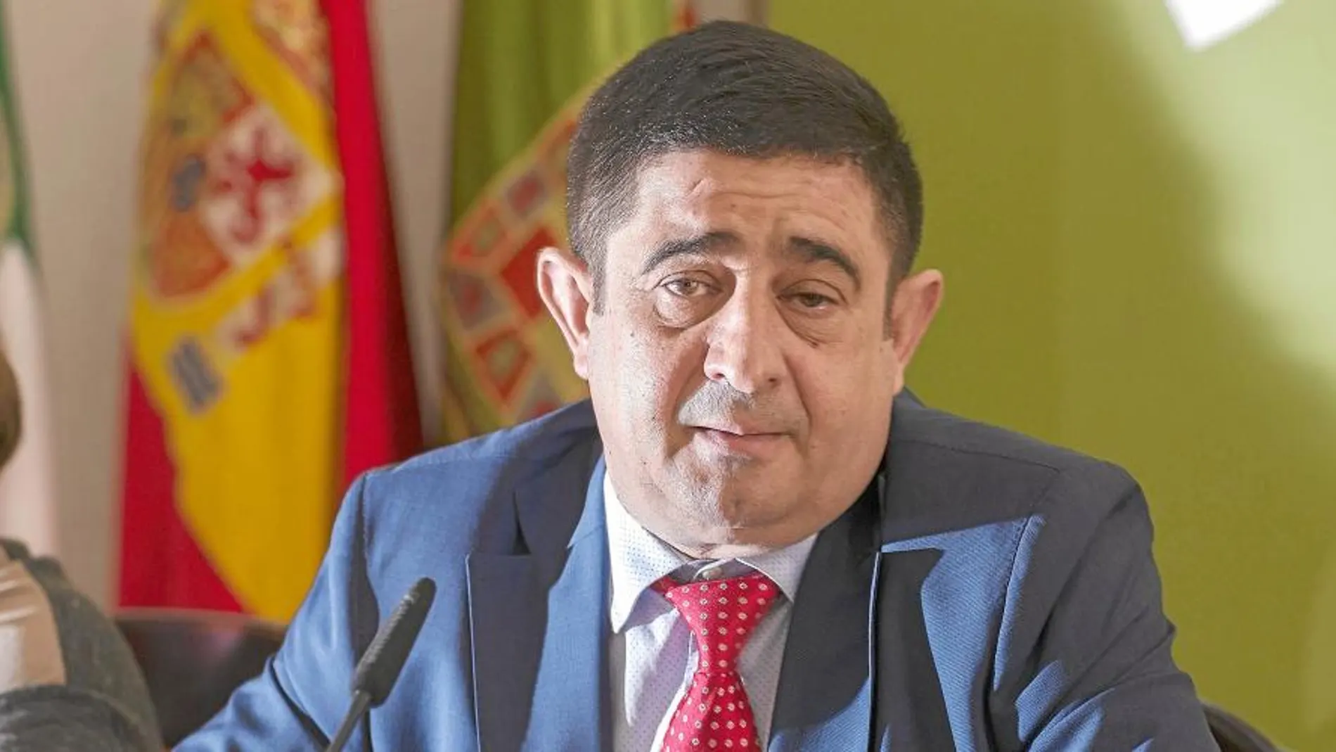El presidente de la Diputación de Jaén, Francisco Reyes, durante la rueda de prensa de ayer