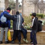 Menores no acompañados en la Plaza de las Culturas de Melilla.