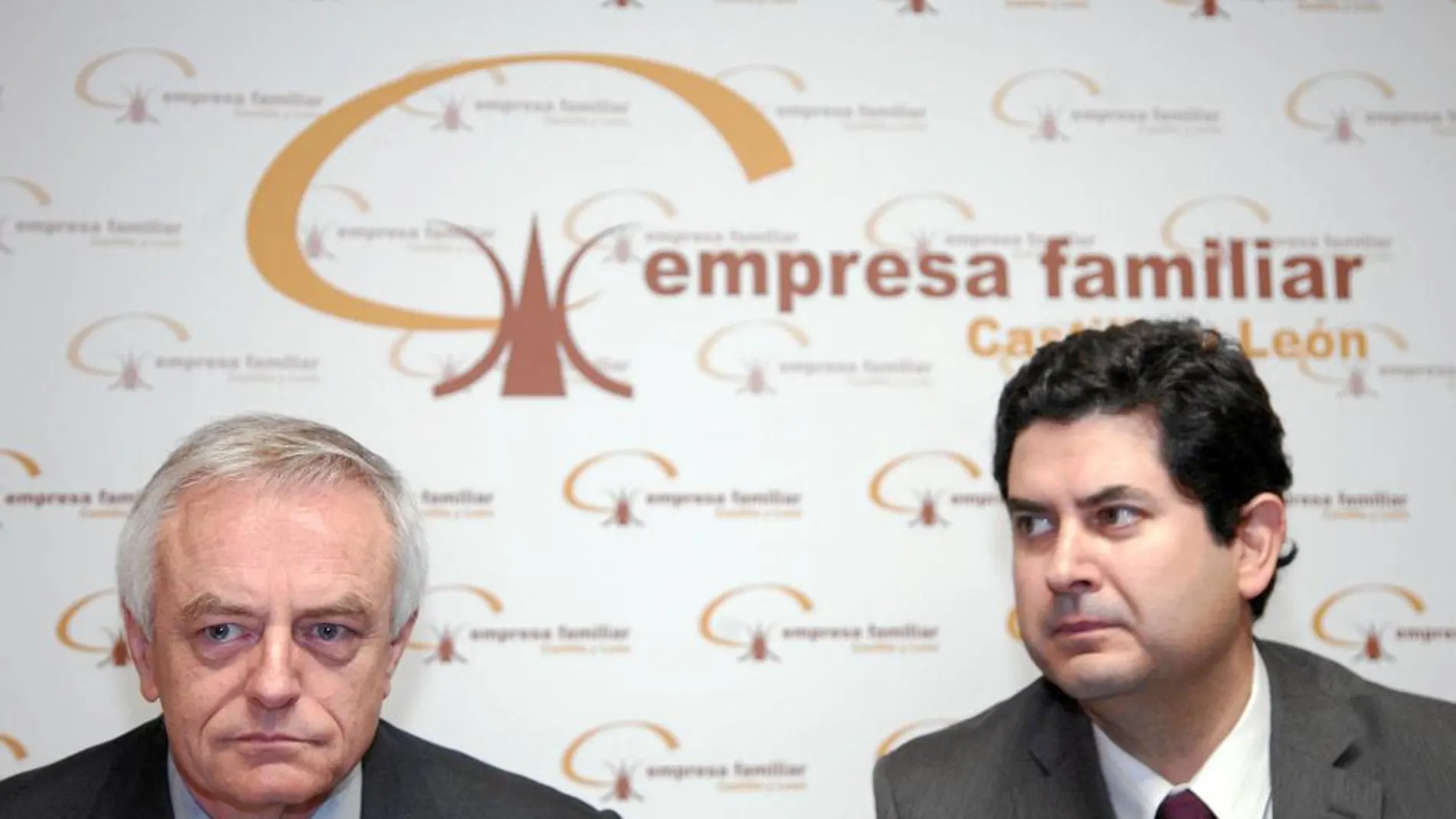 El presidente de la Empresa Familiar, Gerardo Gutiérrez, y su director, Eduardo Estévez, ayer en Valladolid