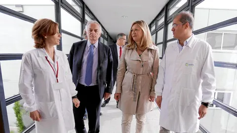 La consejera de Economía y Hacienda, Pilar del Olmo, visita las instalaciones de Gadea junto a su presidente, Gerardo Gutiérrez, ayer en Boecillo
