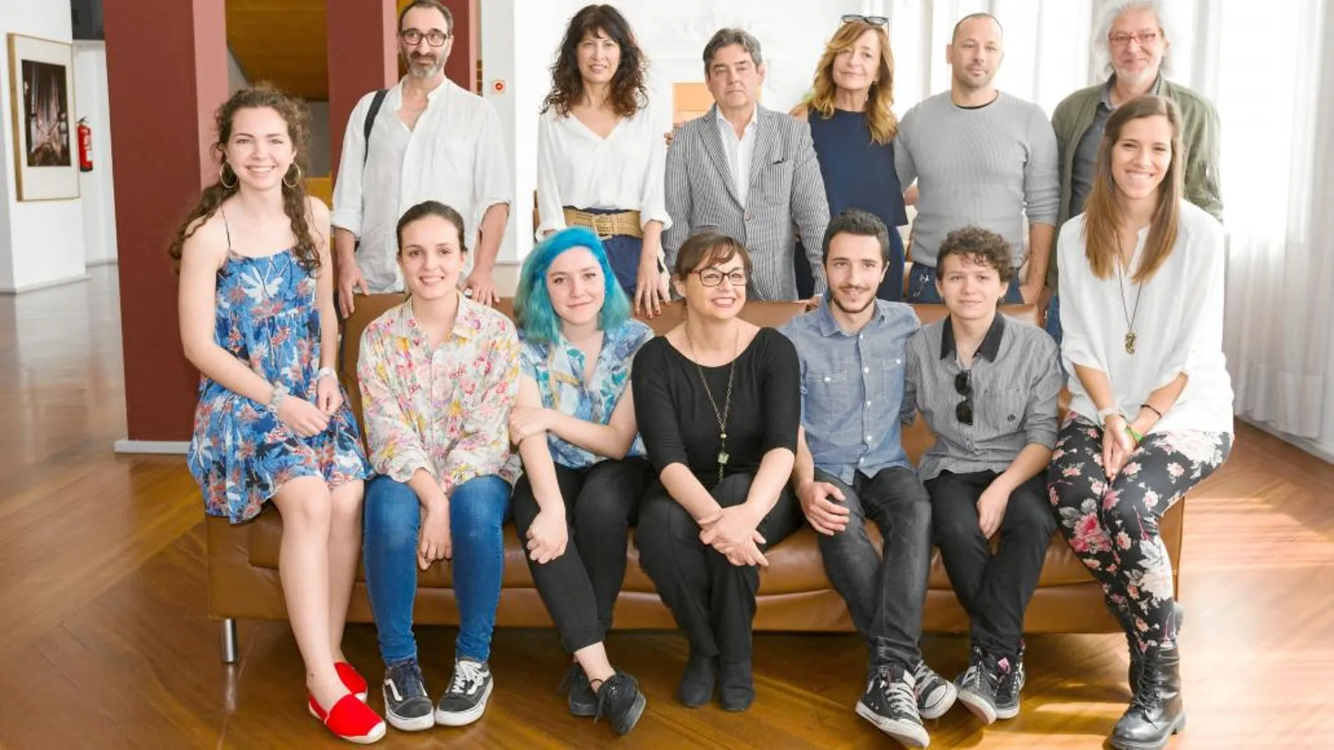 Ana Redondo y José Maria Viteri junto a parte del elenco de dirección y artístico del montaje