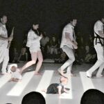 El elenco de la Petita Malumaluga incluye una bailarina, un clarinete o saxofón, un percusionista, un violonchelo y un violín