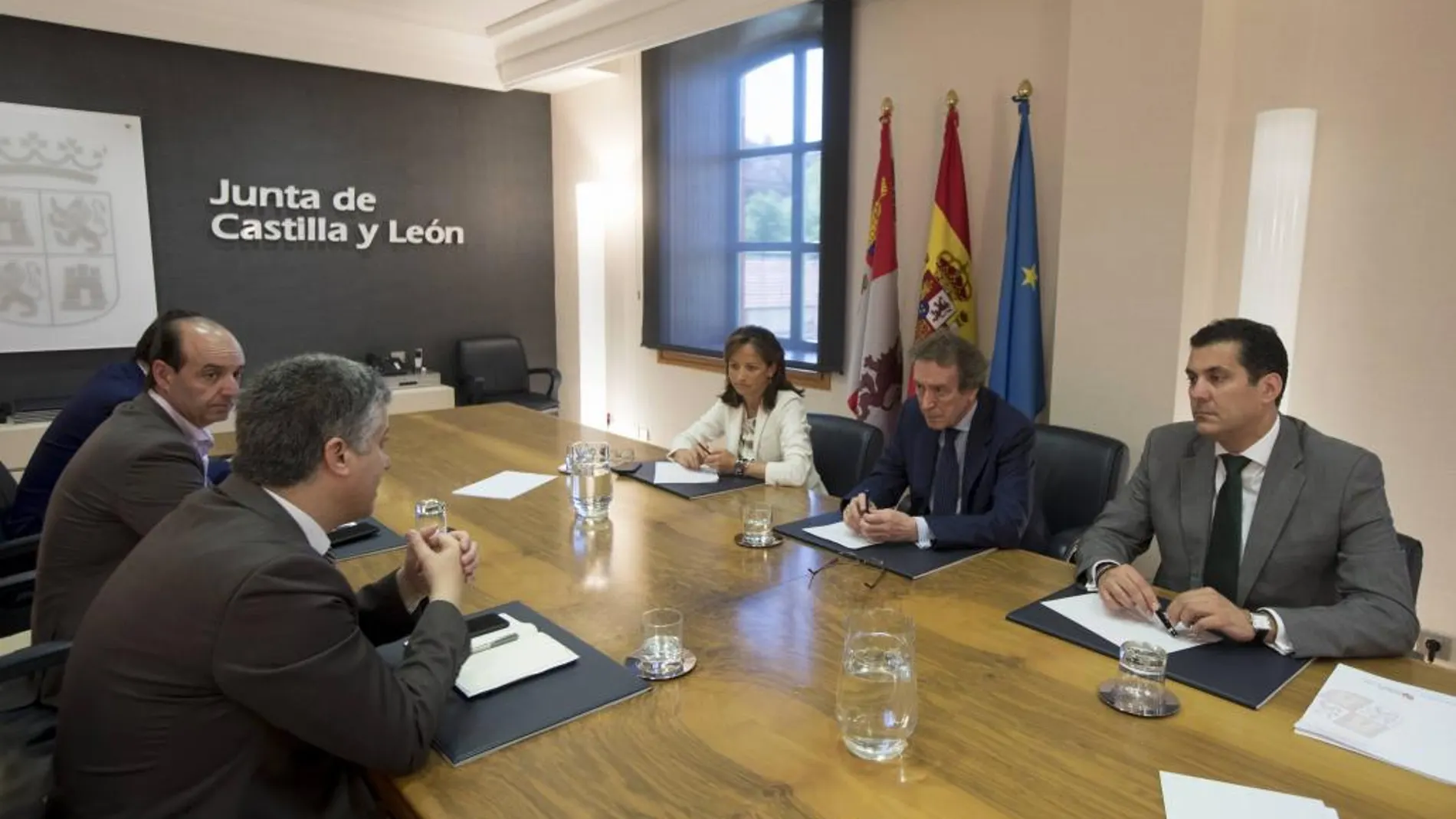 De Santiago-Juárez preside la reunión con representantes portugueses