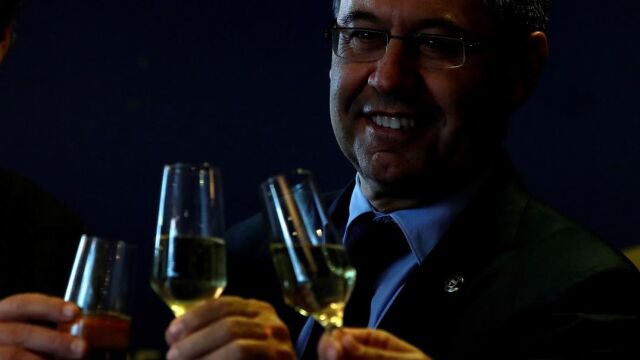 El presidente del FC Barcelona, Josep María Bartomeu, durante su discurso en la tradicional comida de navidad para los medios de comunicación que se ha celebrado hoy en el Camp Nou