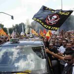 Taxistas manifestándose esta mañana en Madrid.
