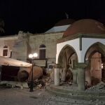Un edificio dañado por el terremoto