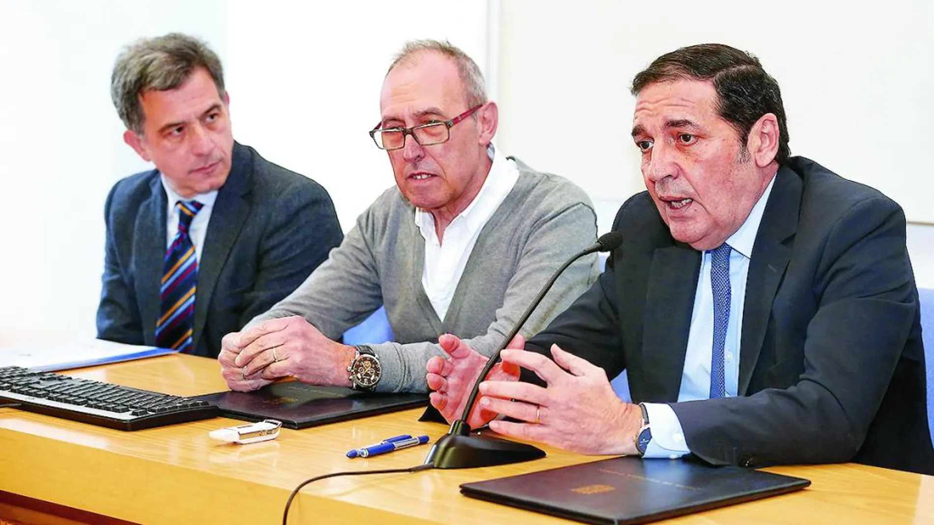 Sáez Aguado, en el acuerdo con el presidente de la Federación de Donantes de Sangre de Castilla y León, Jesús Murias