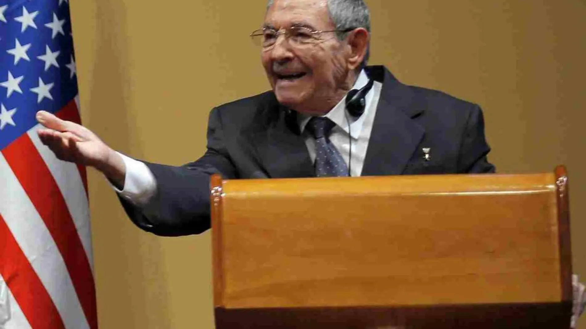 Raul Castro contesta a un periodista durante la rueda de prensa.